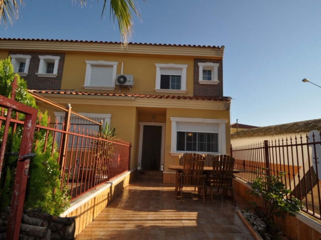 4 BED 3 BATH PROPERTY IN UBEDA