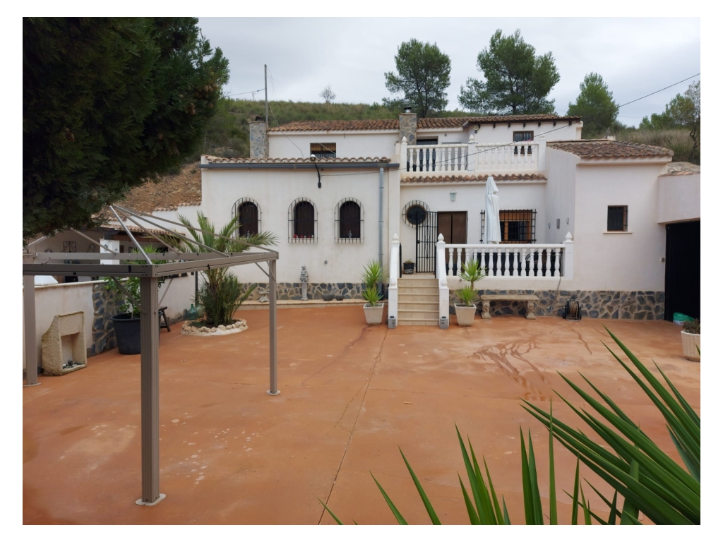 STUNNING VILLA IN LA ZARZA