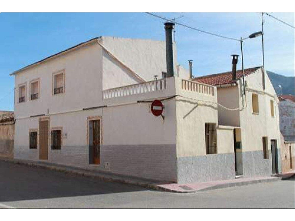 9 Bedroom 2 Bathroom town house in Algueña
