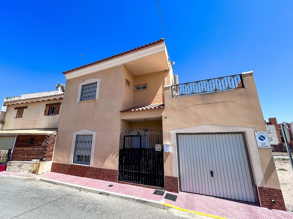 3 Bedroom 3 Bathroom Semi-detached in Hondón de los Frailes