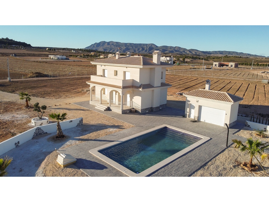 3 Bedroom 3 Bathroom Villa in Pinoso