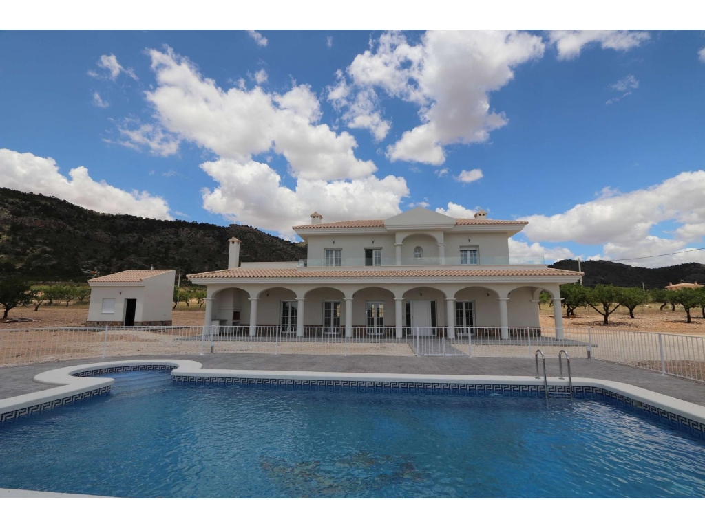 6 Bedroom 4 Bathroom Villa in Pinoso