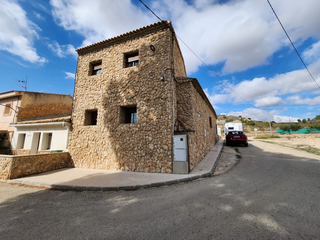 5 Bedroom 2 Bathroom Country house in Alguena