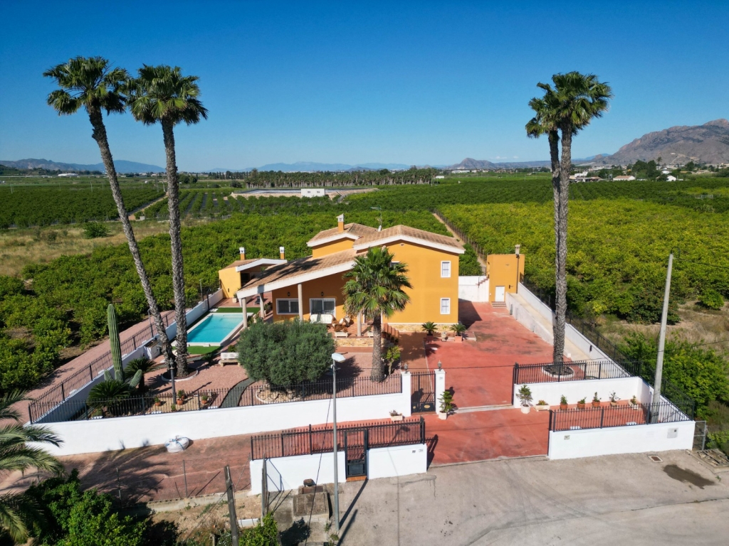 4 Bedroom 2 Bathroom Finca Country Property in Orihuela