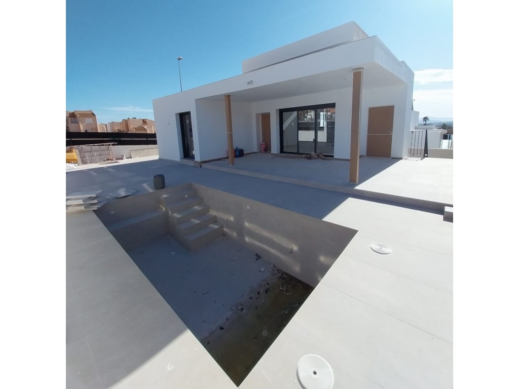 5 Bedroom 4 Bathroom Detached Villa in Fortuna