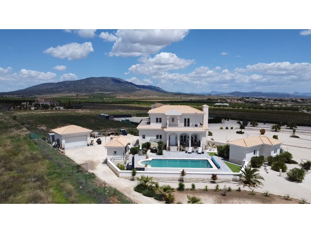 4 Bedroom 5 Bathroom Villa in Pinoso