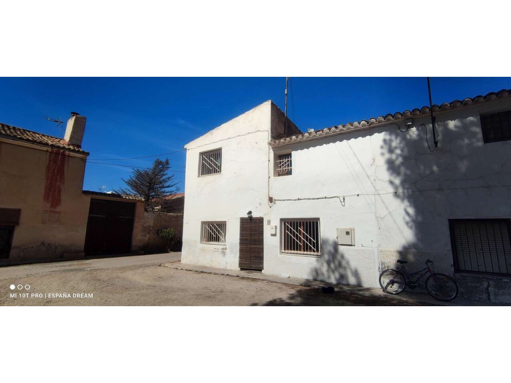 6 Bedroom 3 Bathroom Semi Detached Villa in Monóvar
