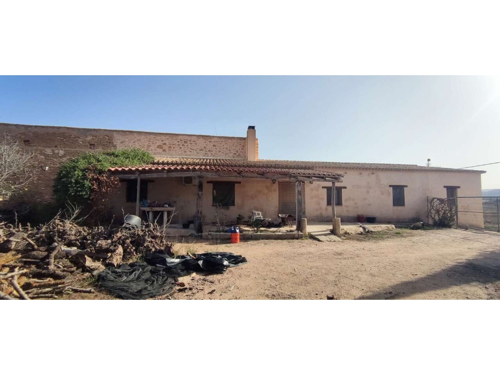 4 Bedroom 1 Bathroom Country House in Pinoso