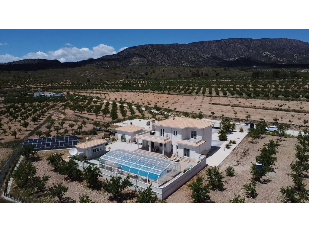 4 Bedroom 5 Bathroom Villa in Pinoso