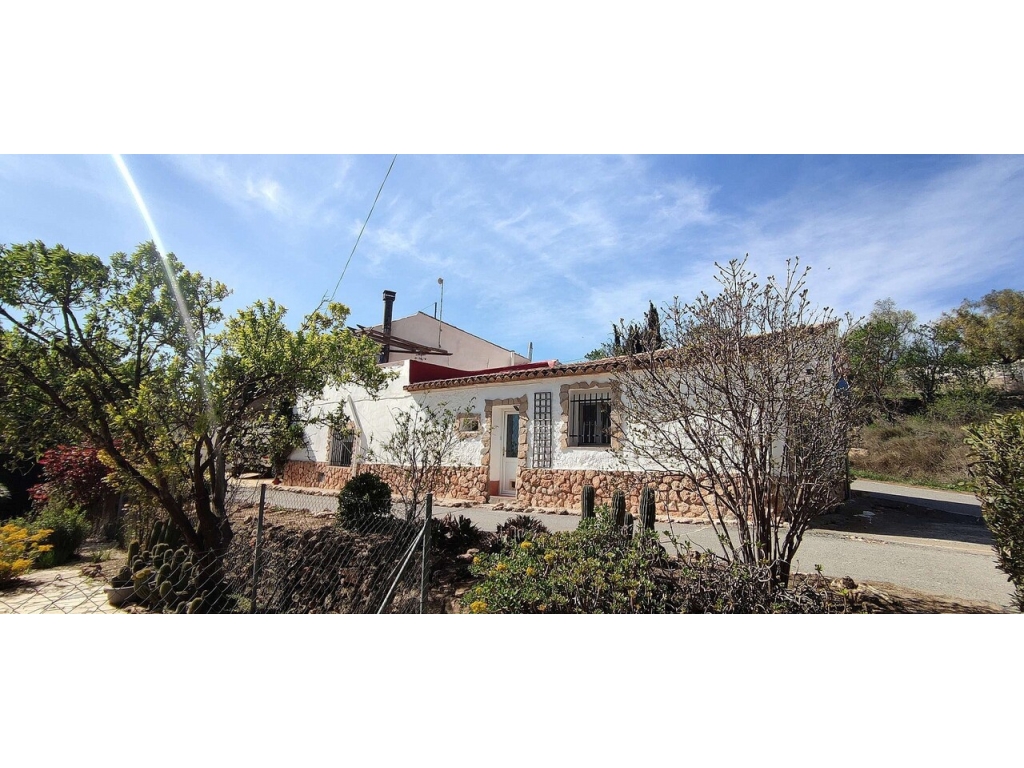 4 Bedroom 2 Bathroom Country House in Raspay