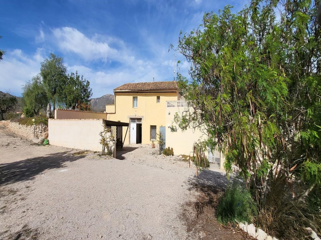 5 Bedroom 2 Bathroom Country house in Hondón de las Nieves