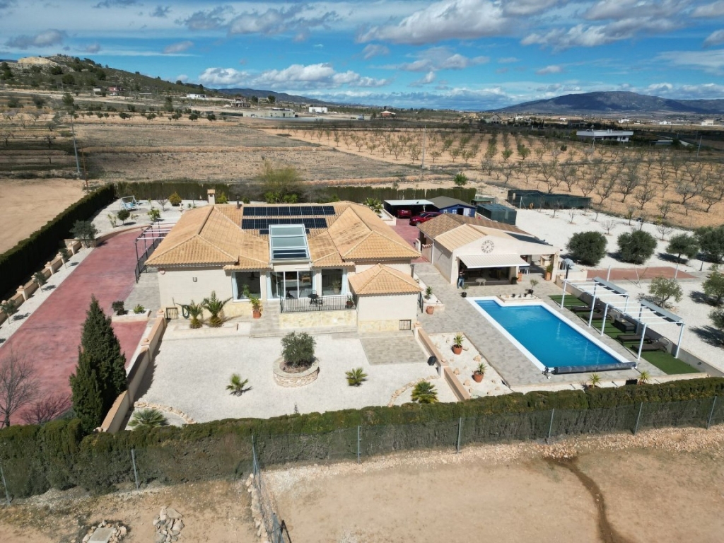 5 Bedroom 5 Bathroom Detached Villa in Pinoso