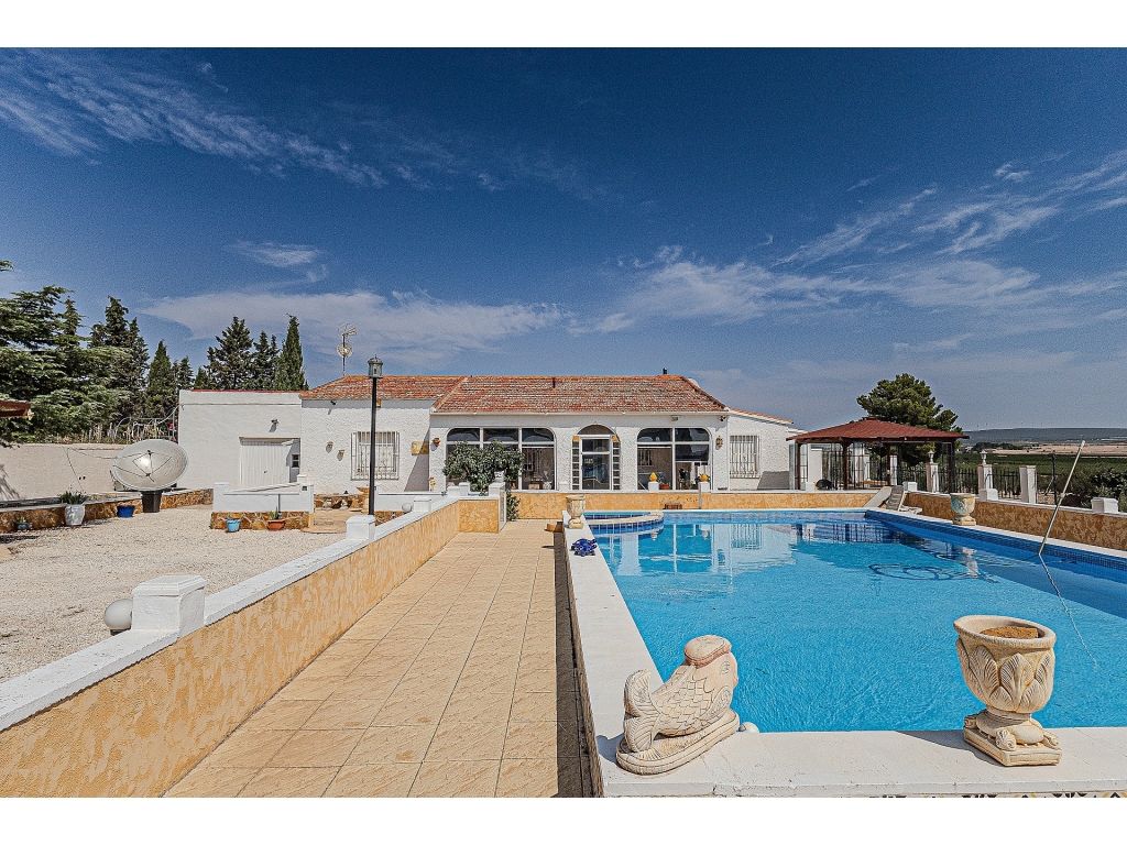 3 Bedroom 2 Bathroom Villa in Yecla