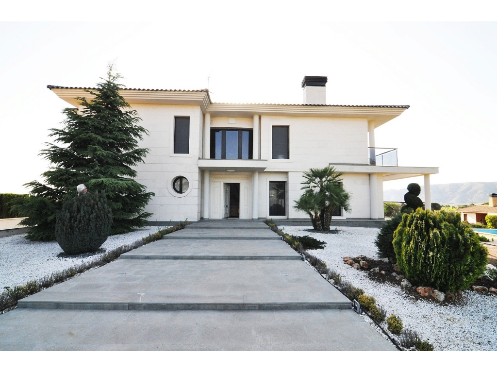 4 Bedroom 2 Bathroom Villa in Villena
