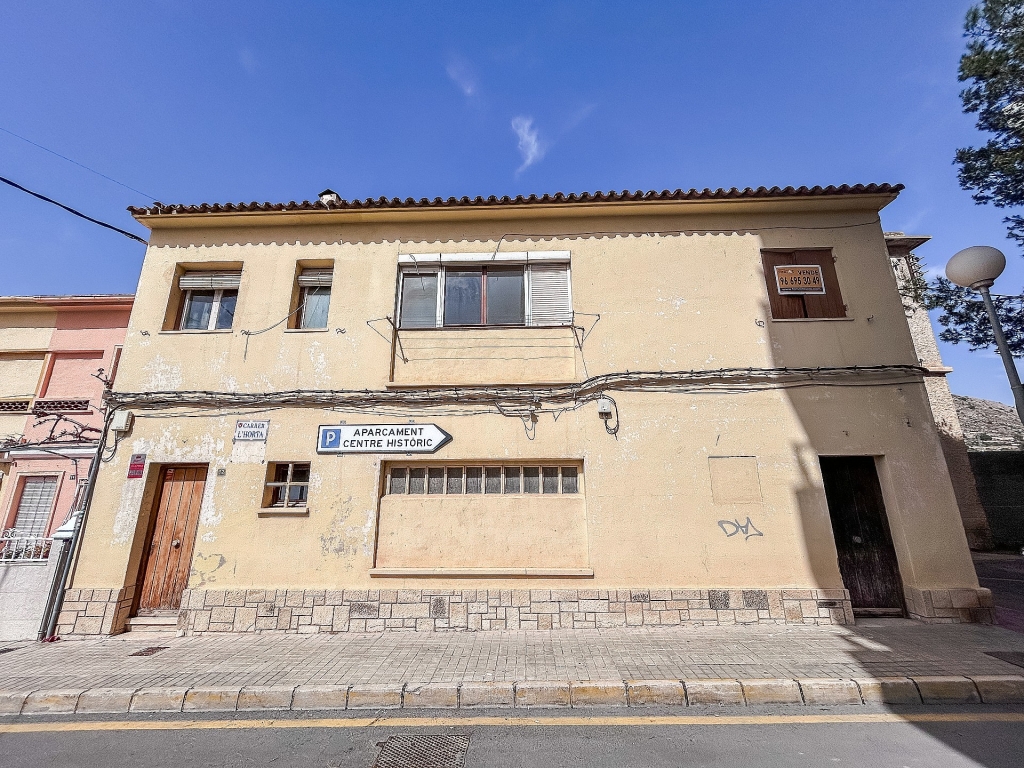 6 Bedroom 2 Bathroom Restoration Project in Petrer