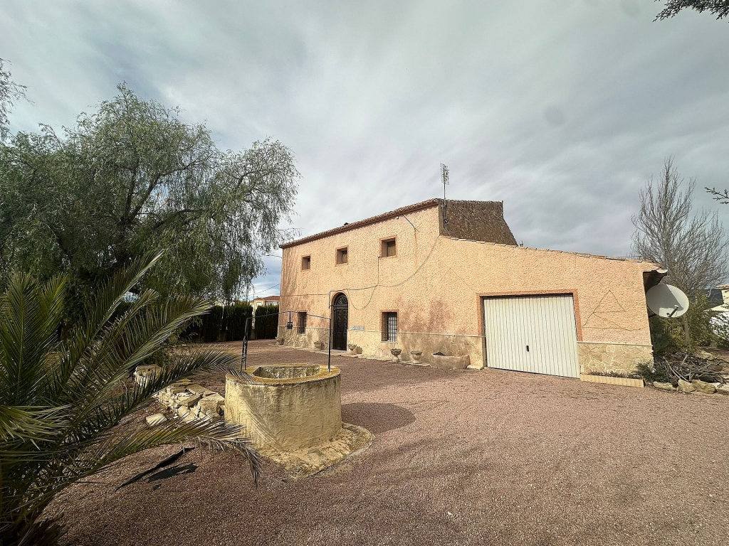 6 Bedroom 3 Bathroom Country house in Pinoso