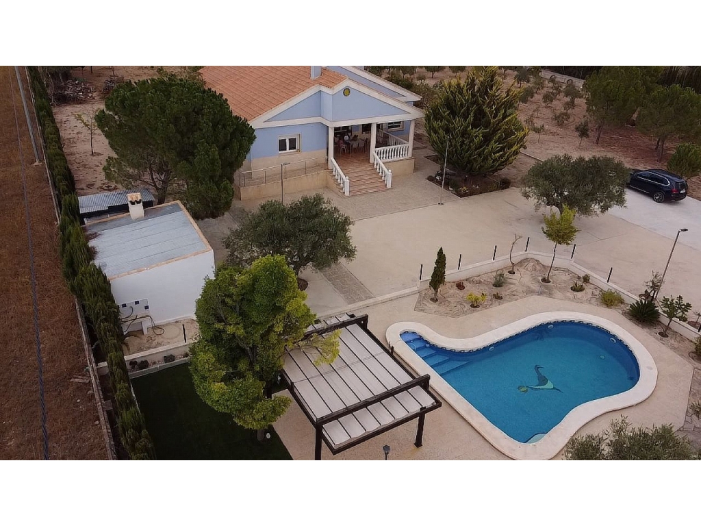 4 Bedroom 2 Bathroom Villa in Yecla