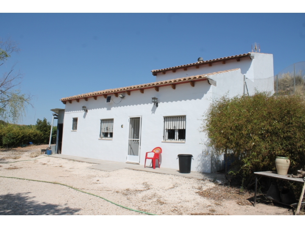 COUNTRY HOUSE WITH STABLE 
