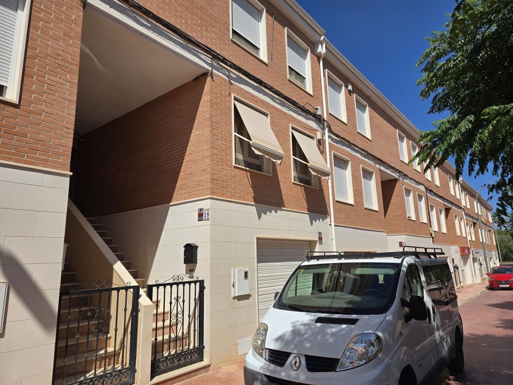 3 Bedroom 3 Bathroom Townhouse in Sax
