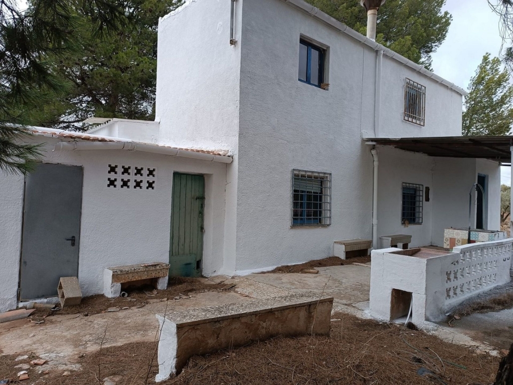 5 Bedroom 2 Bathroom Country house in Yecla