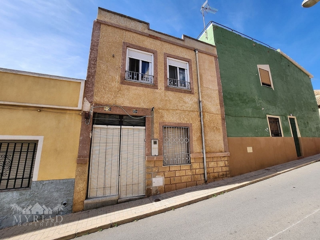 Copy: 5 Bedroom 2 Bathroom Townhouse in Villena