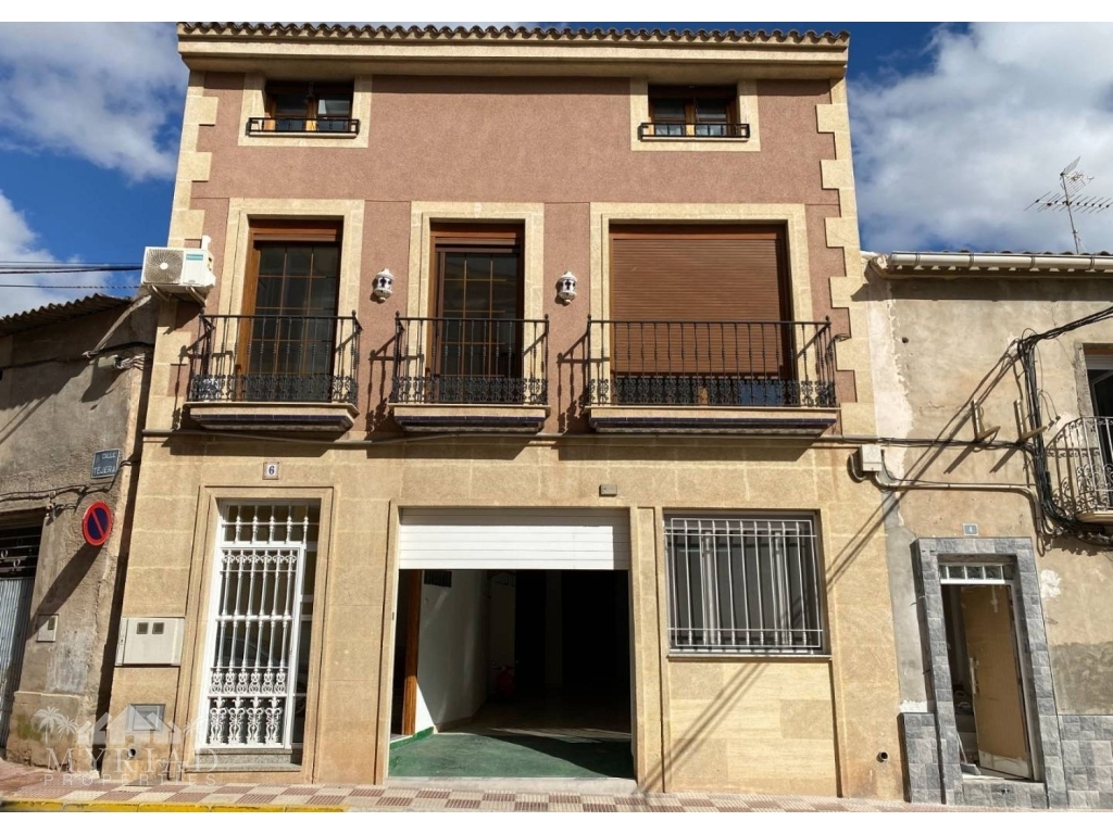 4 Bedroom 4 Bathroom Townhouse in Sax