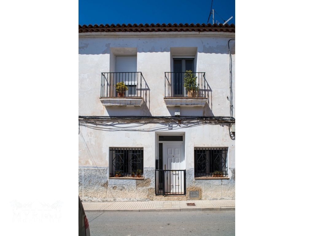STUNNING RENOVATED PINOSO TOWN HOUSE 
