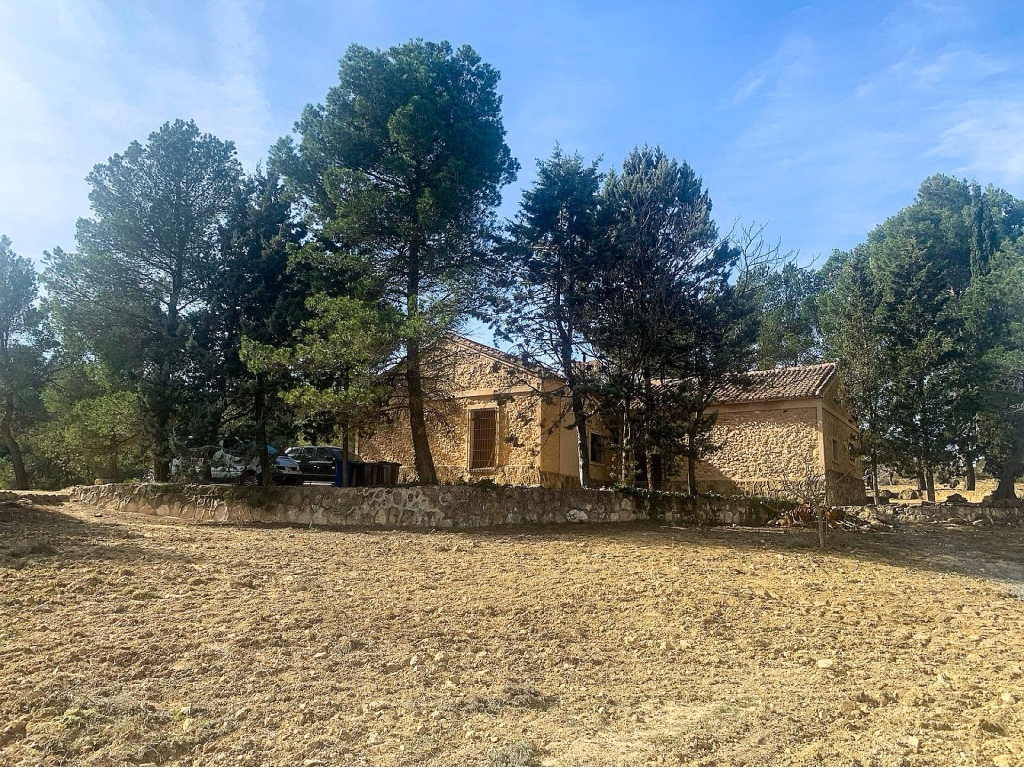 4 Bedroom 1 Bathroom Finca in Almansa