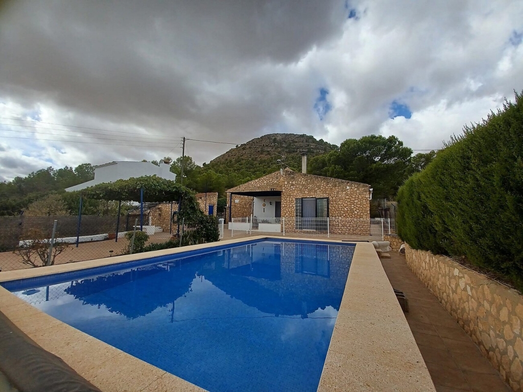 3 Bedroom 1 Bathroom Country House in Yecla