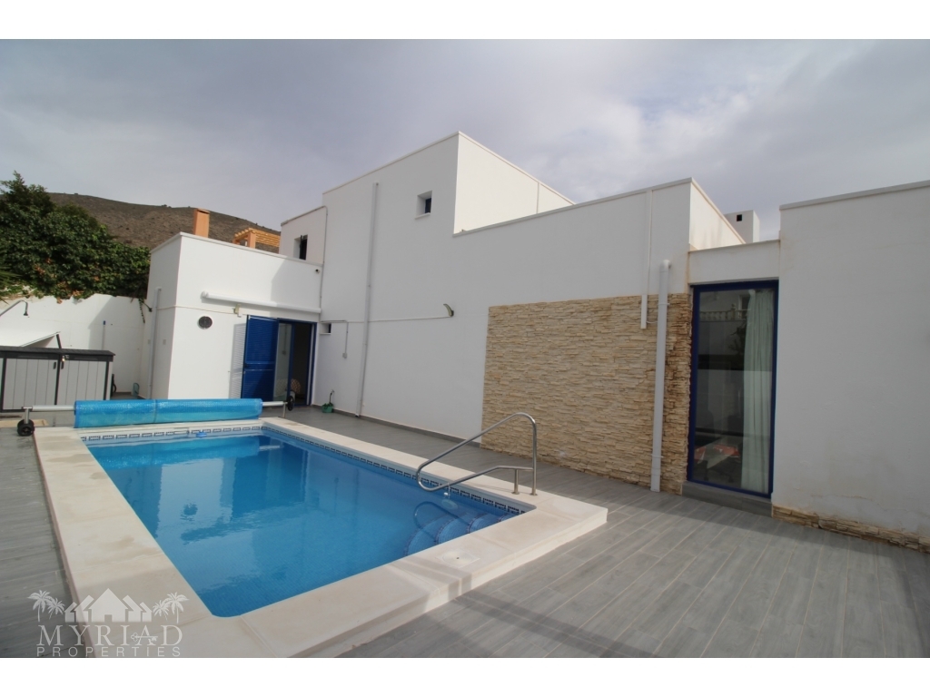 4 Bedroom 2 Bathroom Villa in Fortuna