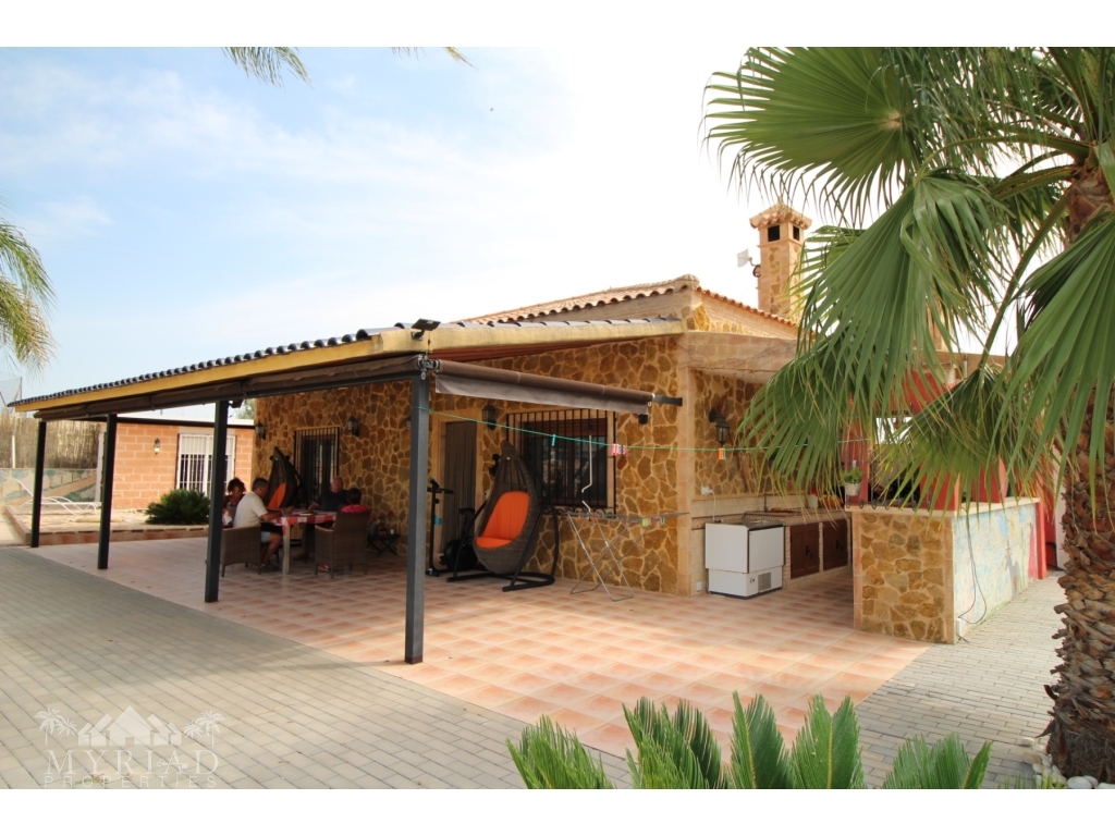 3 Bedroom 2 Bathroom Villa in Fortuna