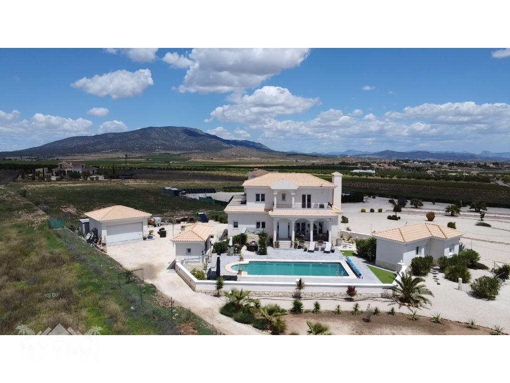 4 Bedroom 5 Bathroom Villa in Pinoso
