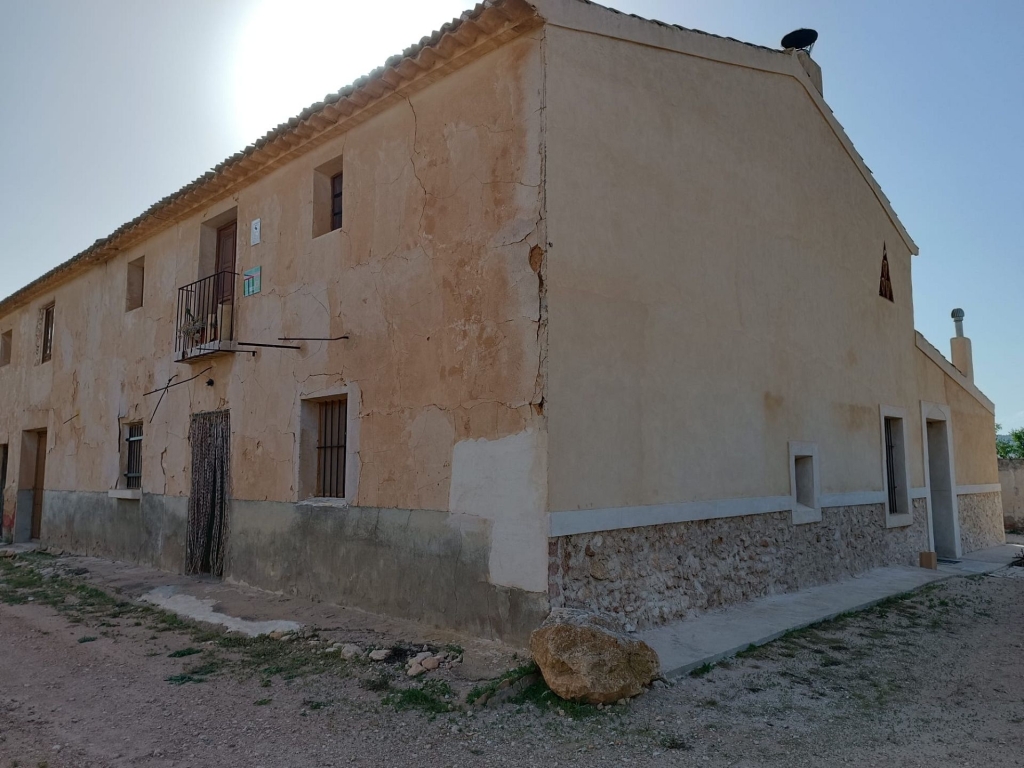 6 Bedroom 3 Bathroom Country house in Yecla