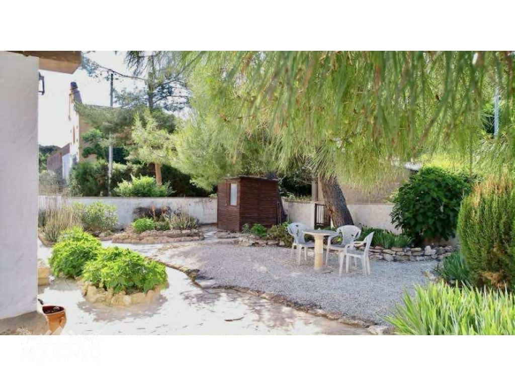 b8bfe272-1936-40b9-8258-faadb2fe8b95