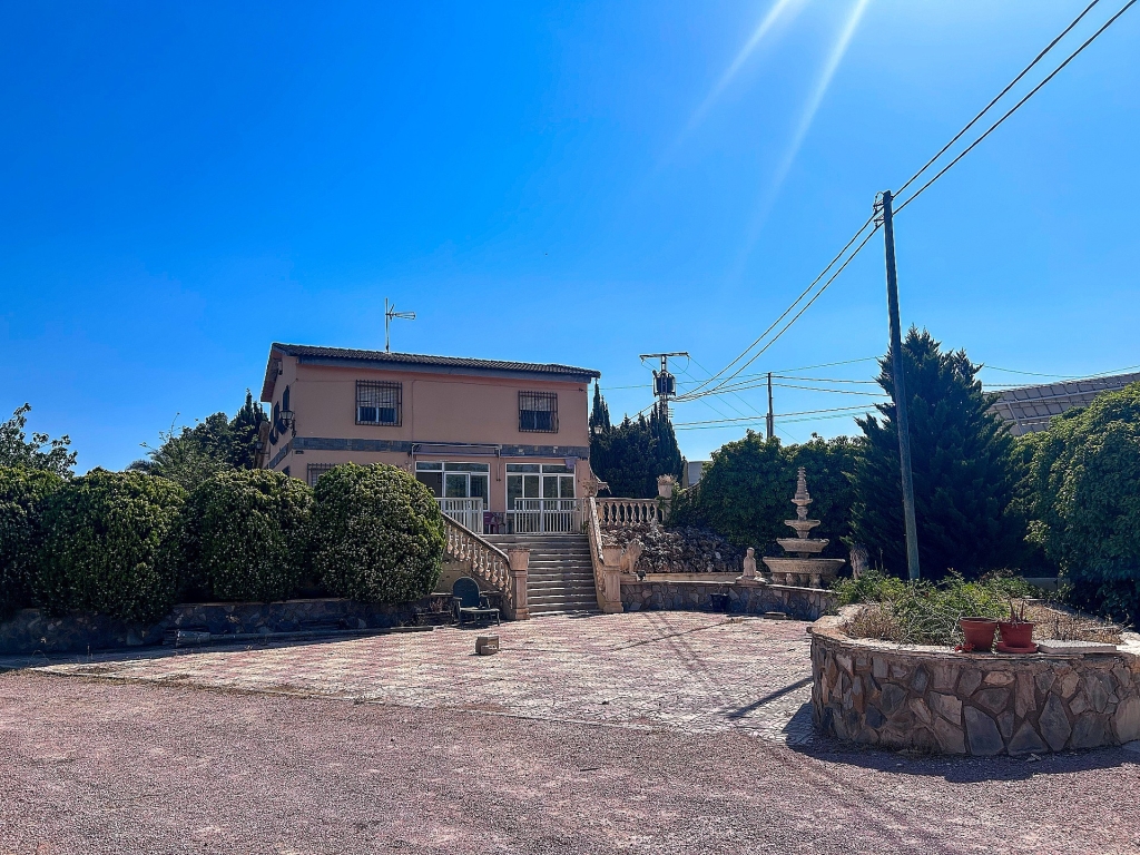 4 Bedroom 2 Bathroom Country house in Sax