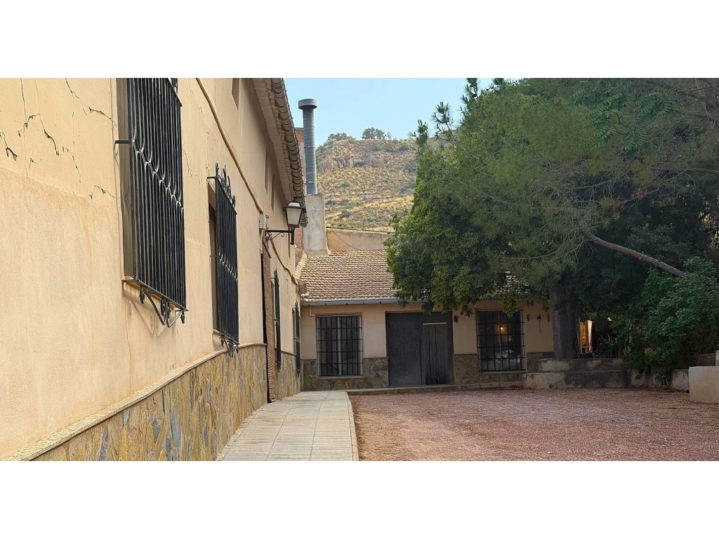 12 Bedroom 3 Bathroom Country house in Encebras