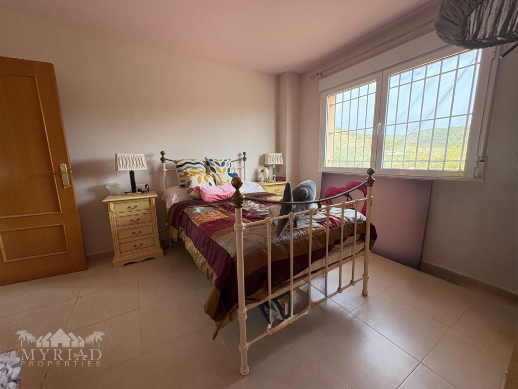 a907ed1e-2cf0-49a5-9732-e42d814d2112