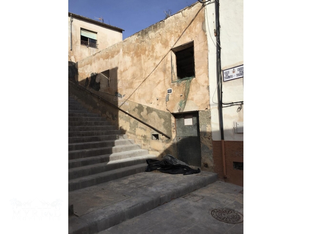 3 Bedroom 1 Bathroom Land and Plots in Onil