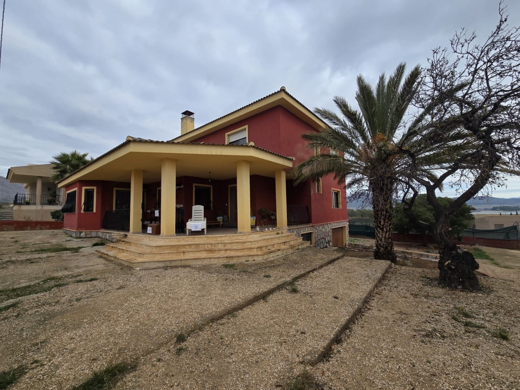 5 Bedroom 3 Bathroom Detached Villa in Salinas