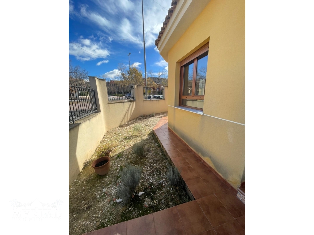 ba243d27-0131-4673-b848-ffad1b6716af