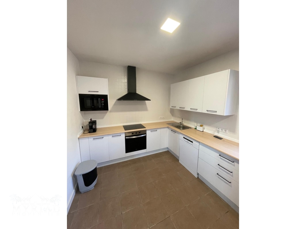 8fa233df-3c90-46bf-b117-0a5e8d613250