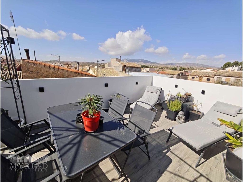 5 Bedroom 2 Bathroom Town House in Pinoso